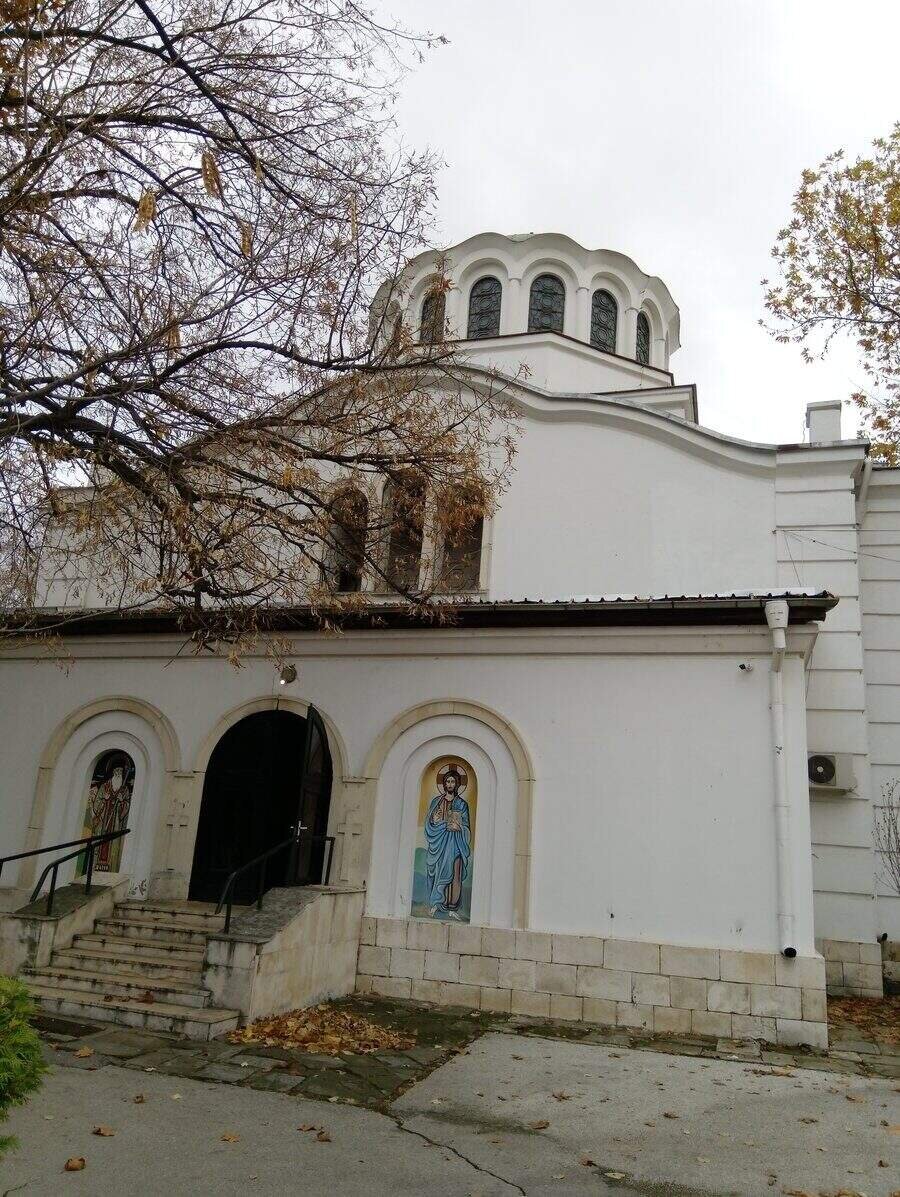 Храм "Св. Софроний Врачански" - Червен Бряг