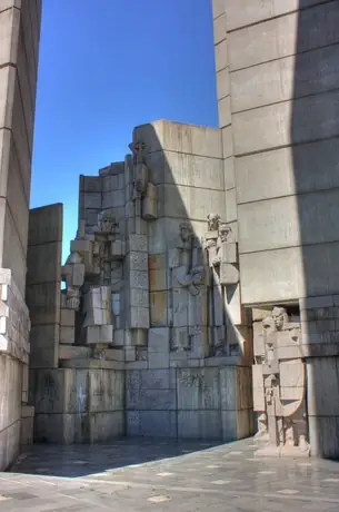 Паметник "Създатели на българската държава" - Шумен