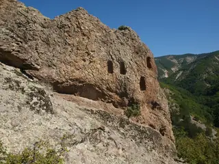 Tрапецовидни скални ниши над Дурбалъ дере - Соколите