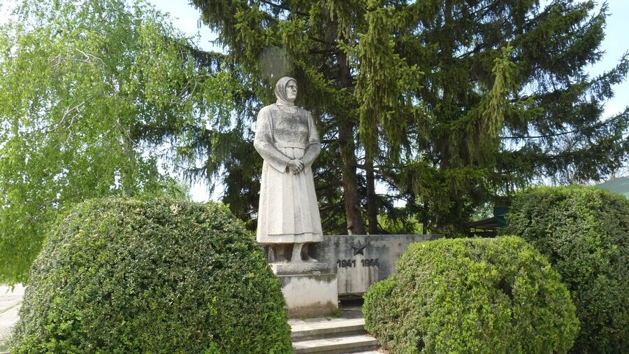 Паметник на загиналите антифашисти от село Столник