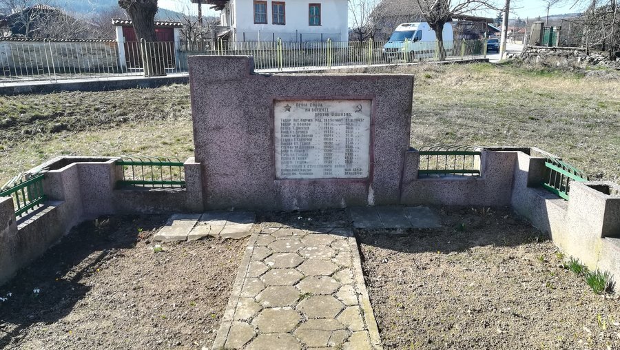 Антифашистки паметник - Михилци