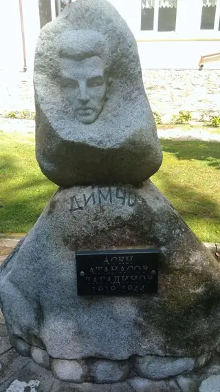 Паметник на Асен Лагадинов (Димчо) - Разлог