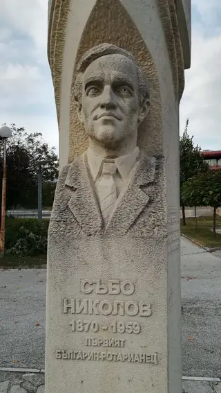 Паметник на Събо Николов