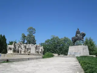 Паметник на Хан Аспарух - Исперих