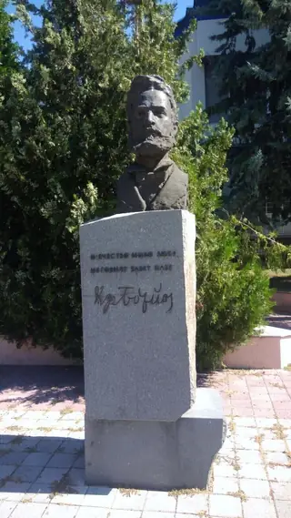 Бюст-паметник на Христо Ботев - Пазарджик