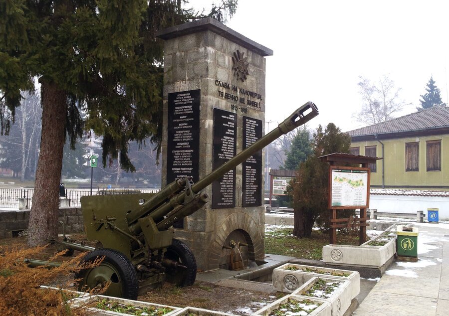 Войнишки паметник-чешма на загиналите във войните калоферци