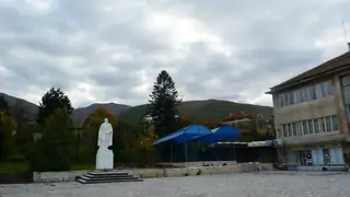 Паметник на Методи Звездаров