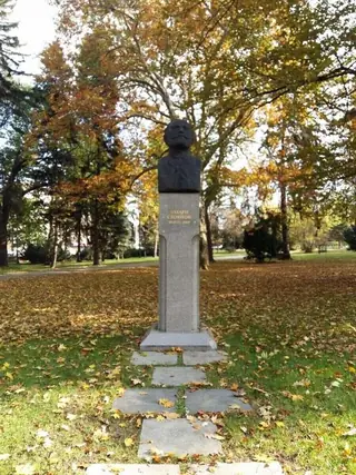 Паметник на Захарий Стоянов - София