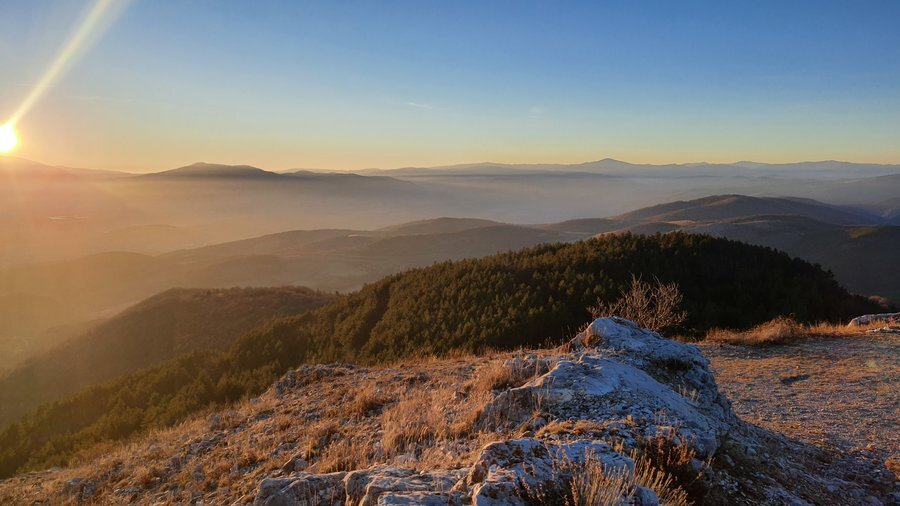Пейка с панорамна гледка - Конявска планина