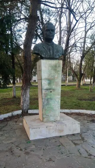 Паметник на Радил Иванов - с. Драгоданово