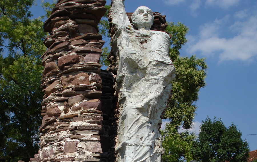 Паметник на Петър Богдан Бакшев - Чипровци
