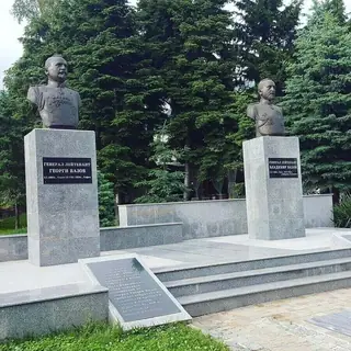 Паметници на генерал-майор Георги Вазов и генерал-лейтенант Владимир Вазов - Сопот