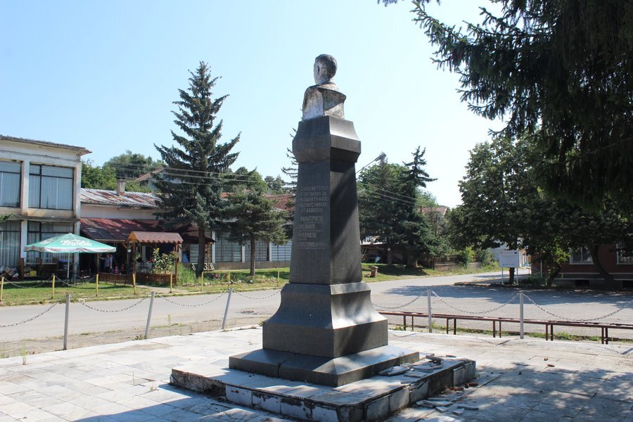 Паметник на загиналите във войните - Еловдол