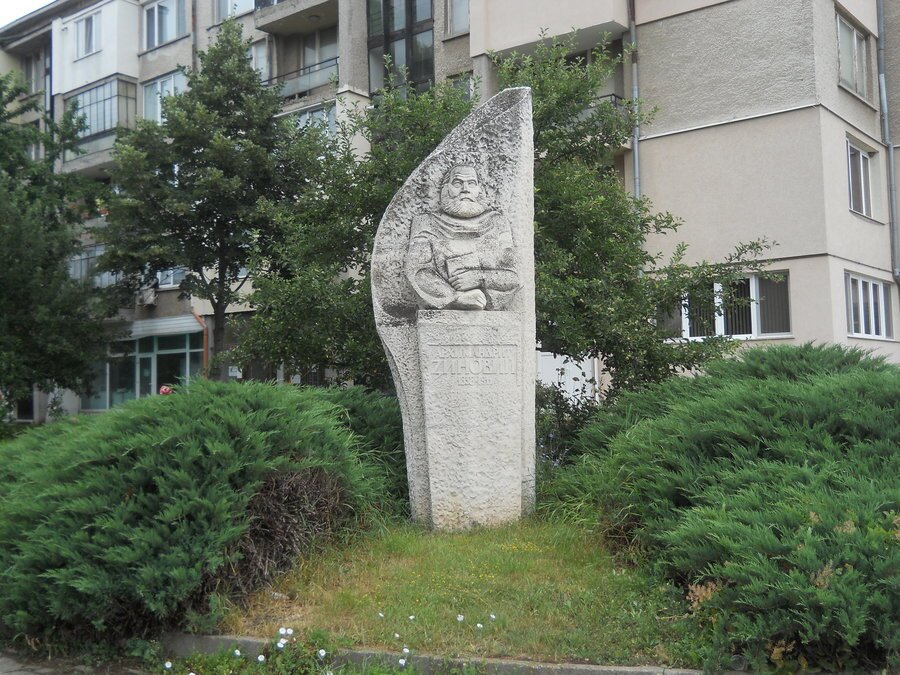 Паметник на архимандрит Зиновий - Радомир
