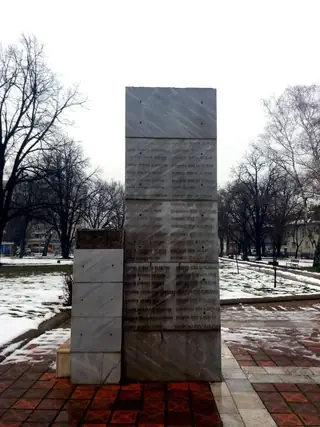 Паметник в почит към загиналите във войните - Севлиево