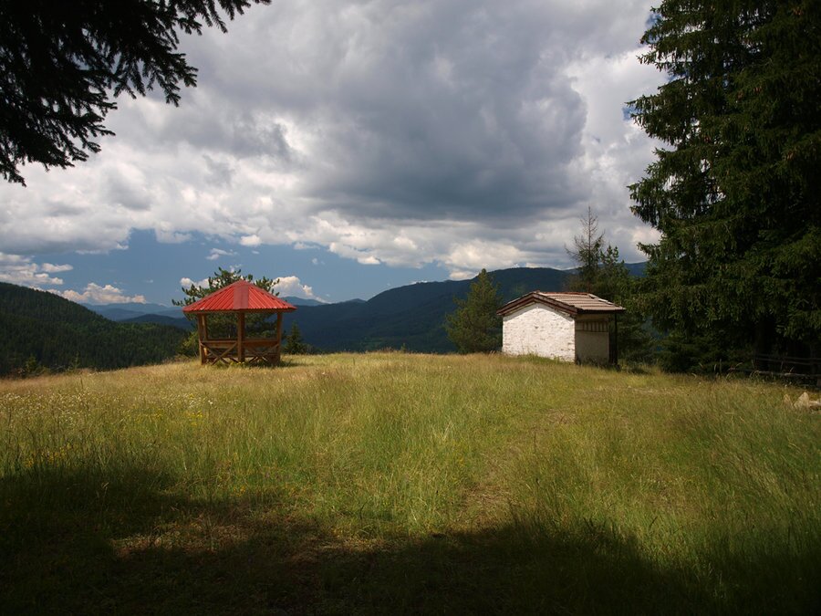 Параклис "Св. св. Петър и Павел" - Момчиловци