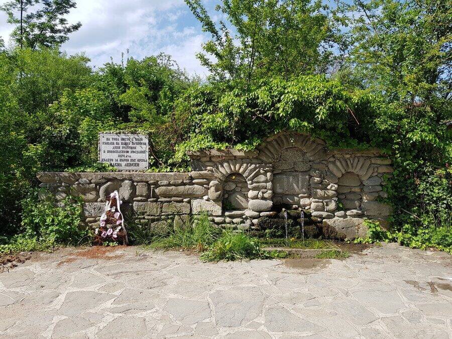 Чешма в почит към Нанко Пачников - Априлци