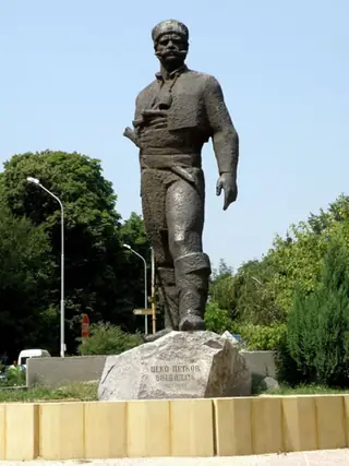 Паметник на Цеко Войвода - Лом