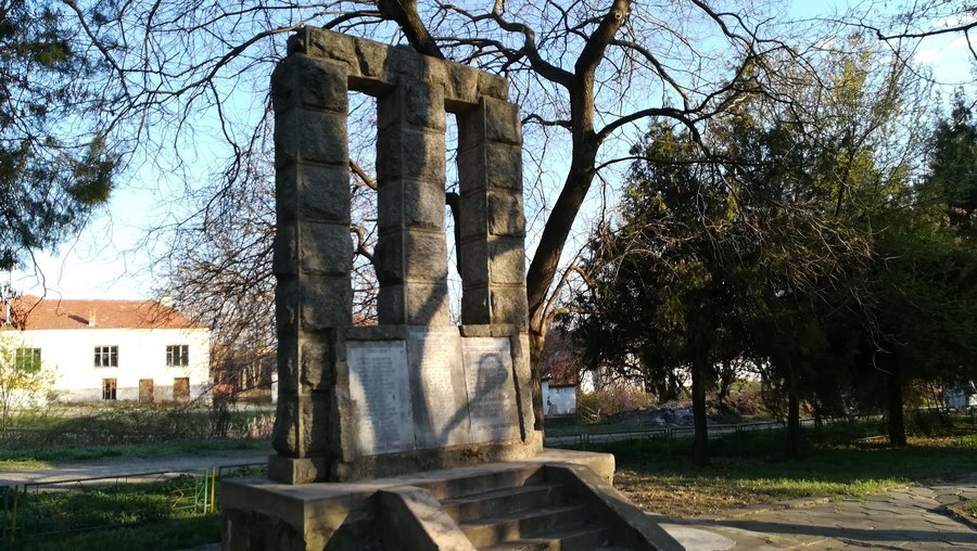 Паметник на загиналите - Стрелци