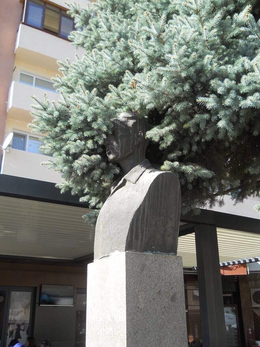 Паметник на Димитър Василиев Грънчаров - Дупница