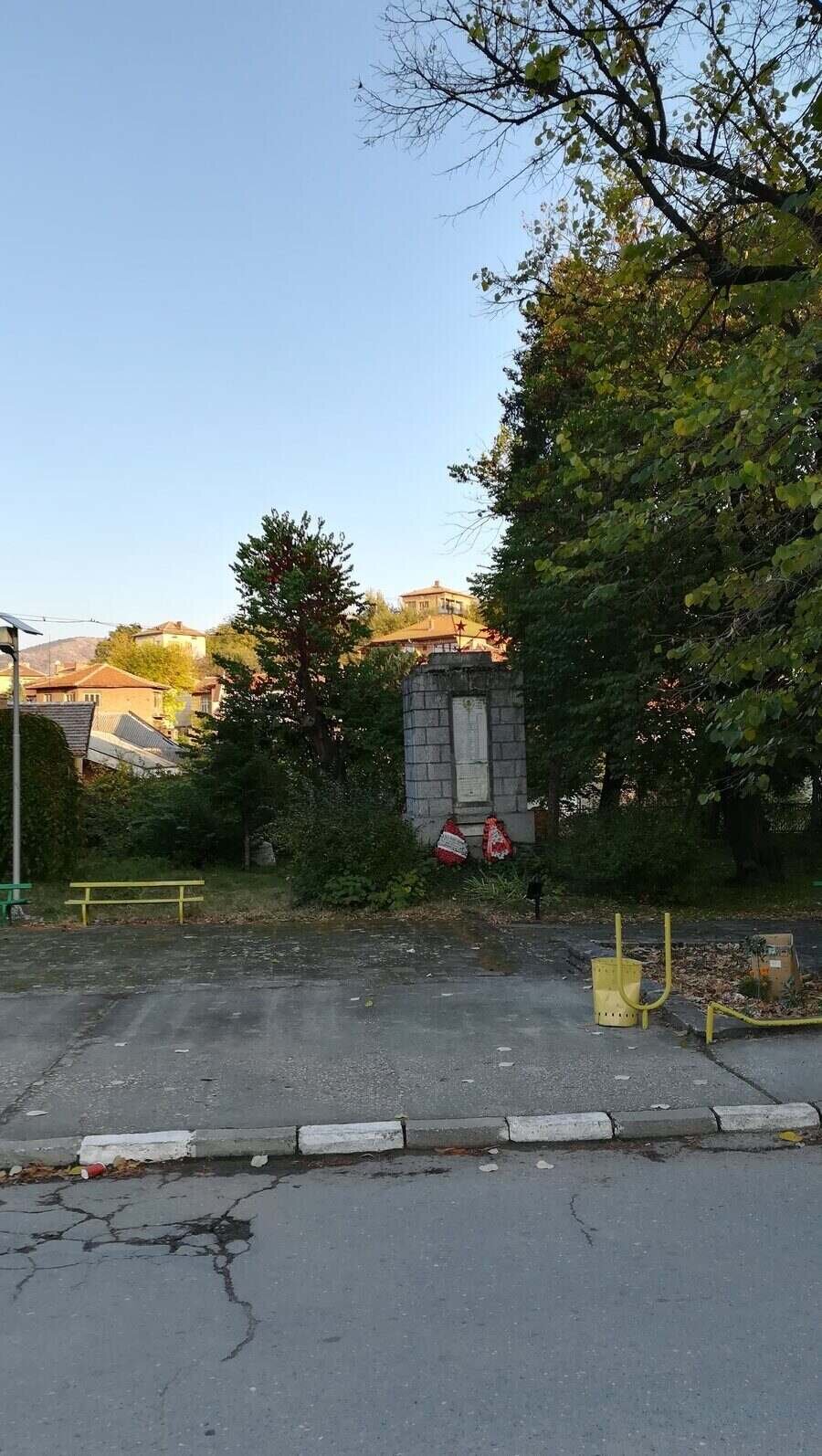 Антифашистки паметник - Перущица