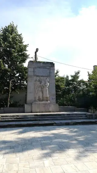 Антифашистки мемориал - Елин Пелин