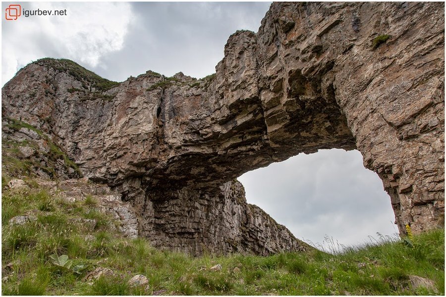 Скален мост "Крали Маркова дупка"