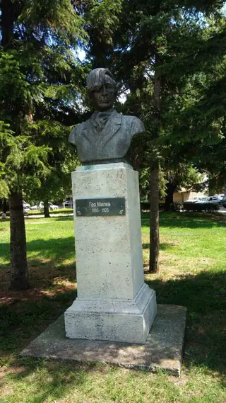 Бюст-паметник на Гео Милев - Димитровград