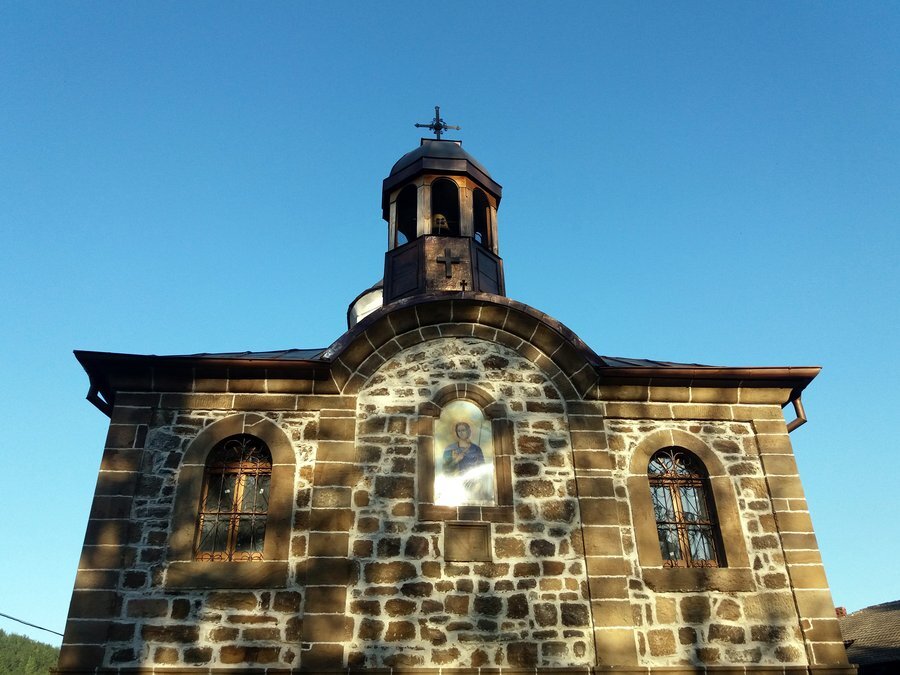 Църква "Св. вмчк Димитър Солунски" - Априлци