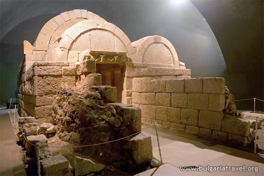 Свещарска гробница — снимка