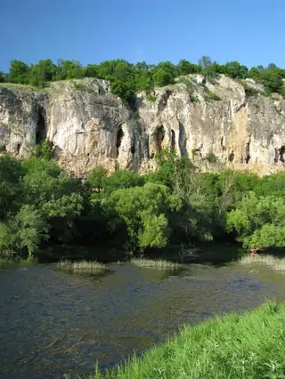 Червената стена - Ъглен