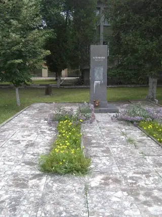 Паметник на Начо Иванов - с.Пет Могили