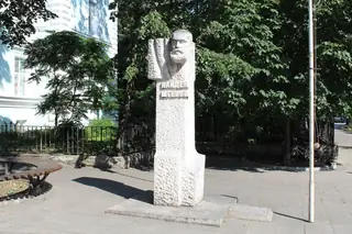 Паметник на Найден Геров - Лом