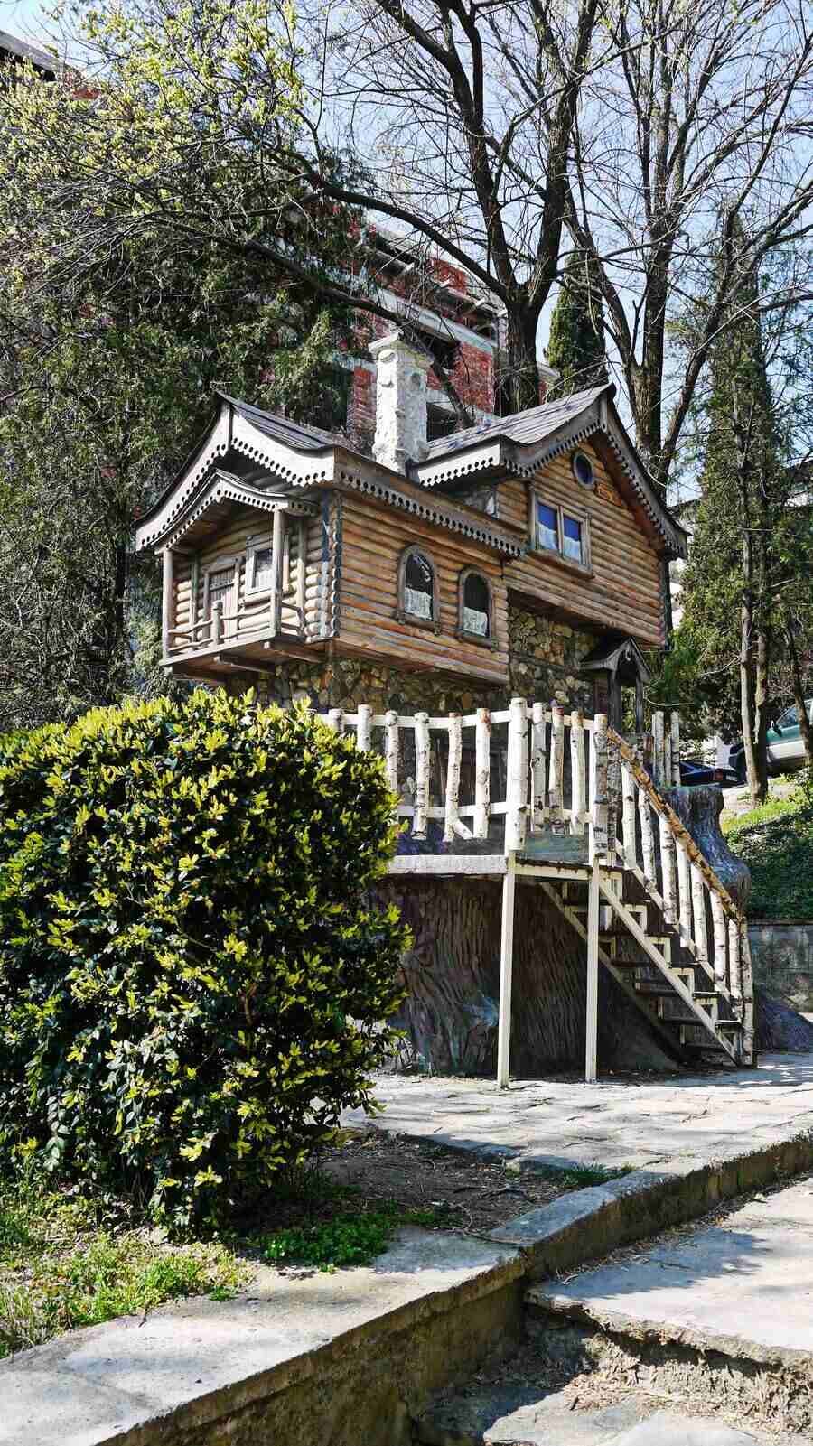 Къщичката на Баба Яга - Сандански