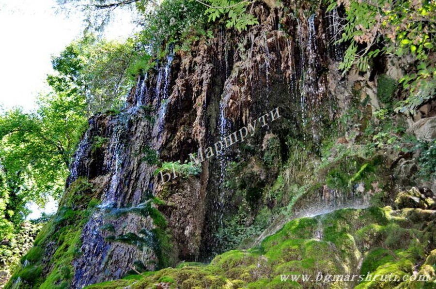 Водопад "Зелената скала"- Крушуна