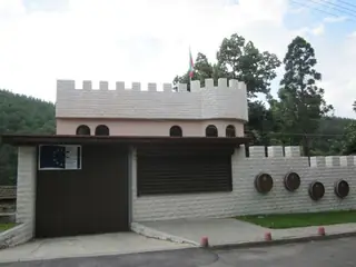 Бутикова изба "Ръсин" - Момин проход