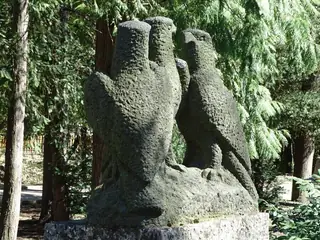 Скулптура "Трима братя, три сокола" - Банкя