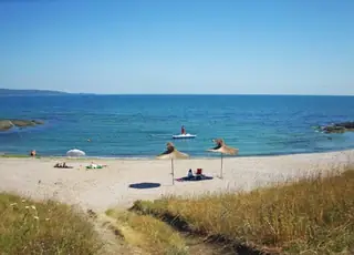 Плаж "Мечата дупка"