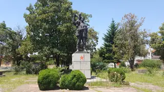 Монумент на загиналите в антифашистката борба и отечествената война - с.Чепинци