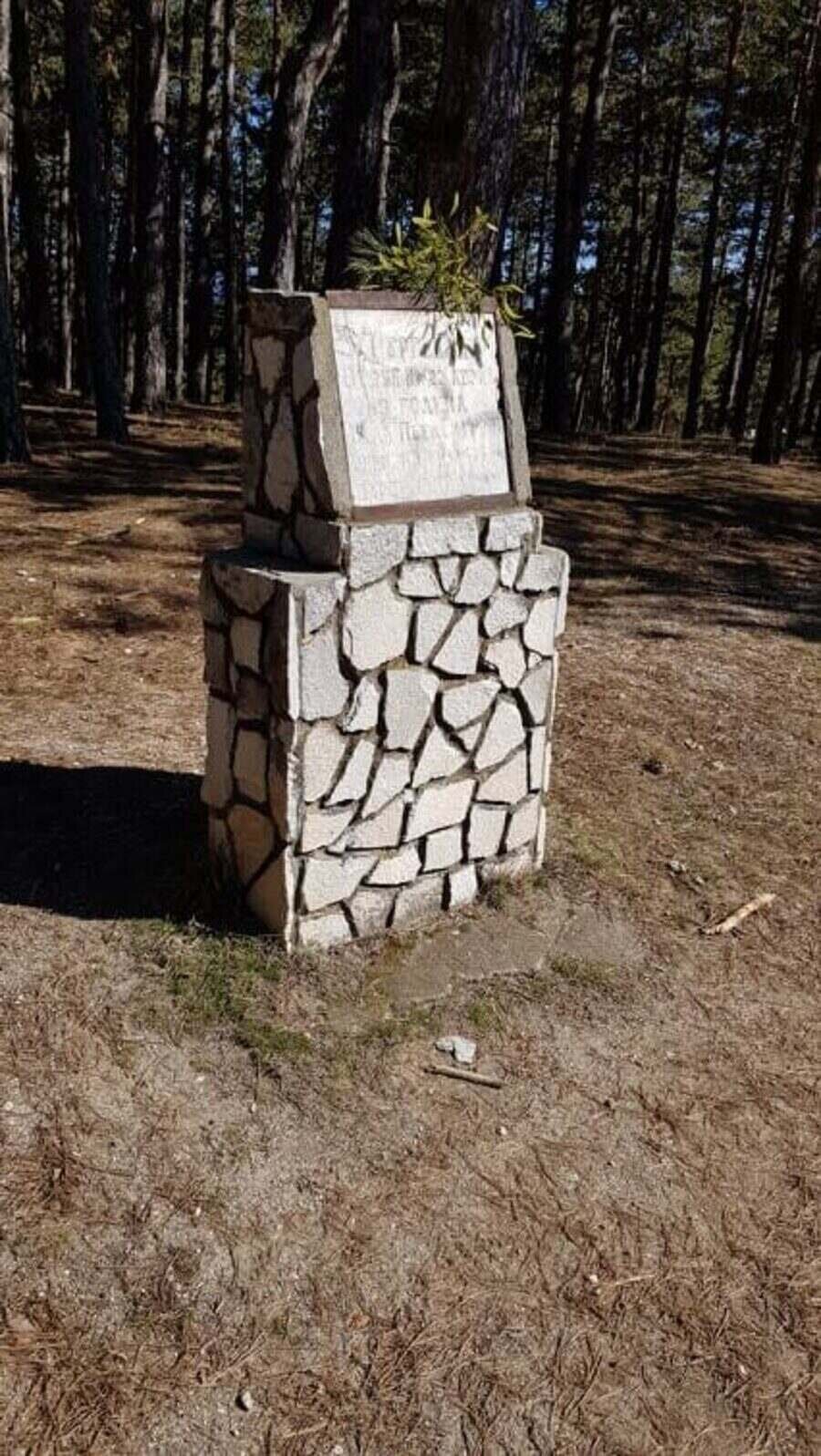 Паметна плоча в чест на Вела Пеева - Велинград