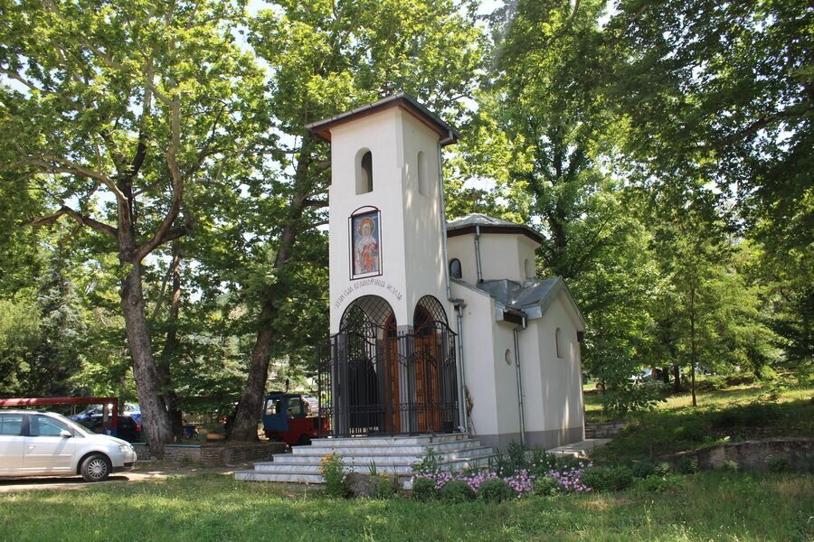 Храм "Света великомъченица Неделя" - Сандански