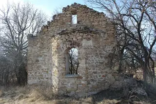 Разрушената черква "Св. Димитър Солунски" - с.Конска