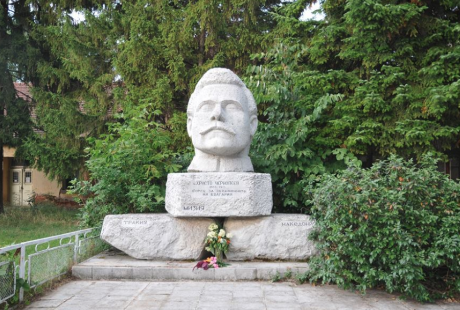 Паметник "Христо Чернопеев"