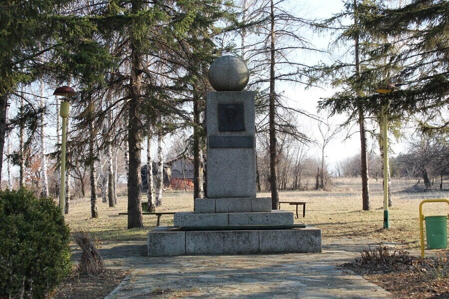 Партизански паметник - с. Коркина