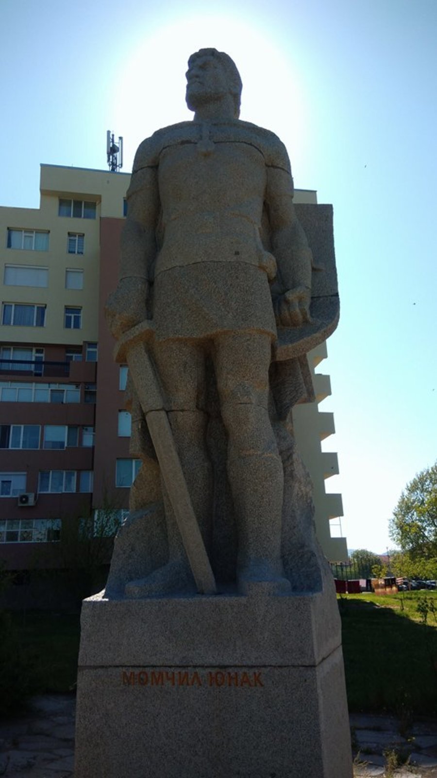 Паметник на Момчил юнак - Момчилград
