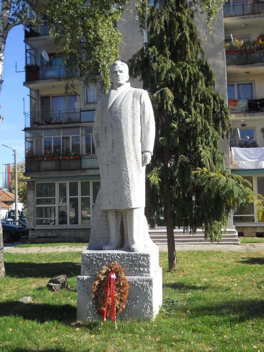 Паметник на Емил Марков - Берковица