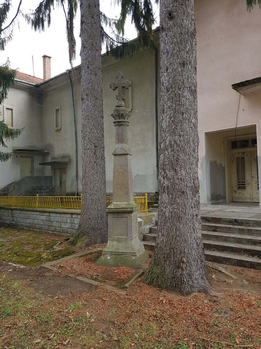 Паметник в почит към загиналите - с. Млечево