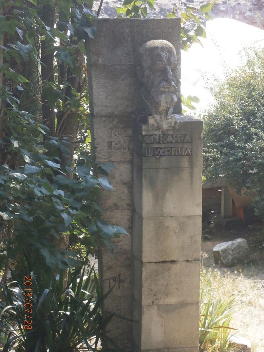 Паметник на Карел Шкорпил - Варна