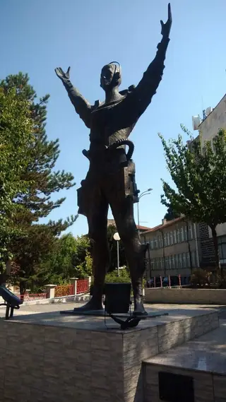 Монумент "Космонавт" - Омуртаг