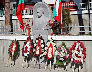 Паметник на Васил Левски - с. Новоселяне